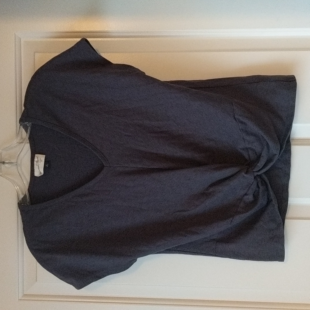 SALE 2/$6 Universal Thread t-shirt